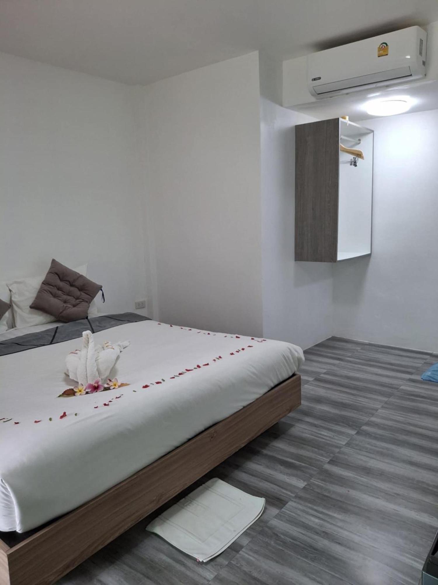 Phurin Thara Resort Koh Lanta Exterior photo